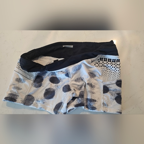 Lululemon shorts - Picture 3 of 6